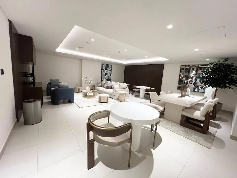 Stylish 1 Bedroom High Floor In Creek Edge ドバイ 0*,